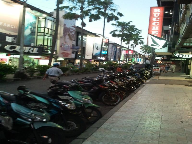Vilarisi Hotel Legian Exterior foto